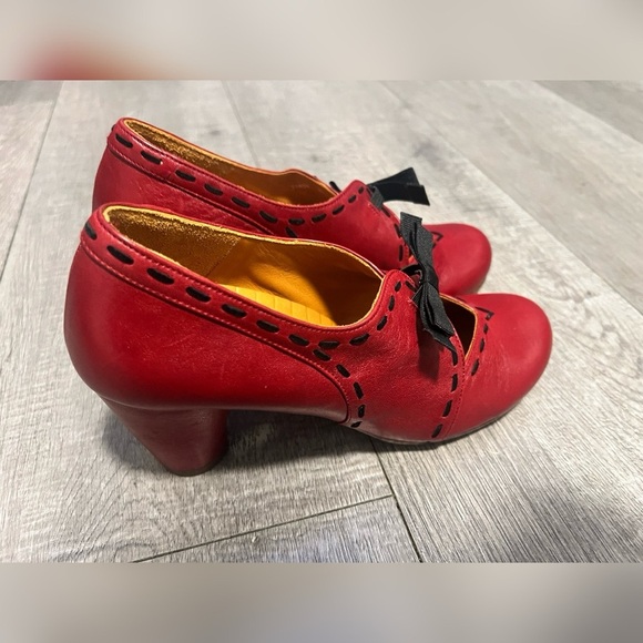 Chie Mihara Mary Jane Oxford Dark Academia Whimsy Goth Red Heels NEW Size 6 $378 - Picture 4 of 4